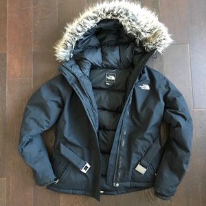 NORTH FACE BLACK JACKET WITH FUR HOOD AND DOWN